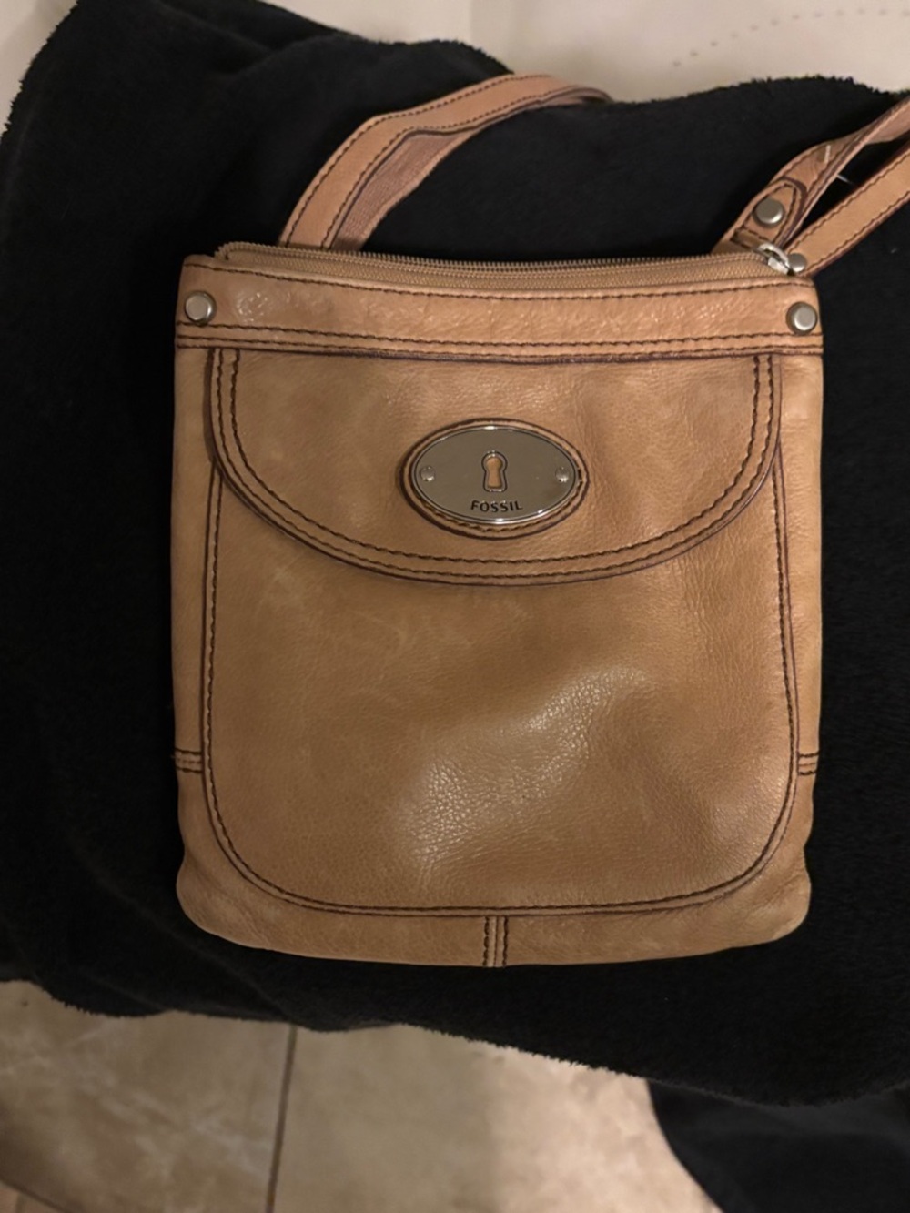 Fossil Y2K Maddox Tan Leather Crossbody Bag Turnlock Keyhole Logo